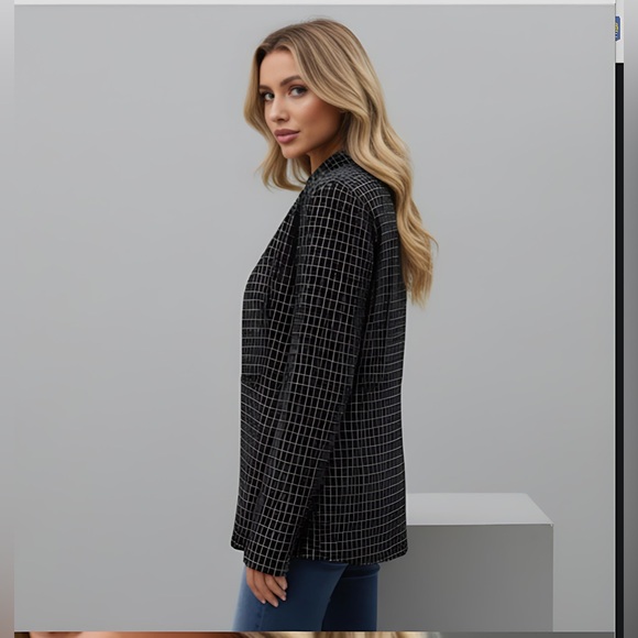 Plaid Lightweight Open Blazer - Picture 3 of 9